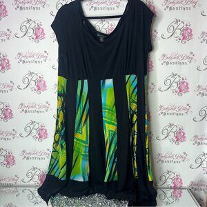 Frank Lyman dress tshirt Design Black and Vibrant Green Tunic